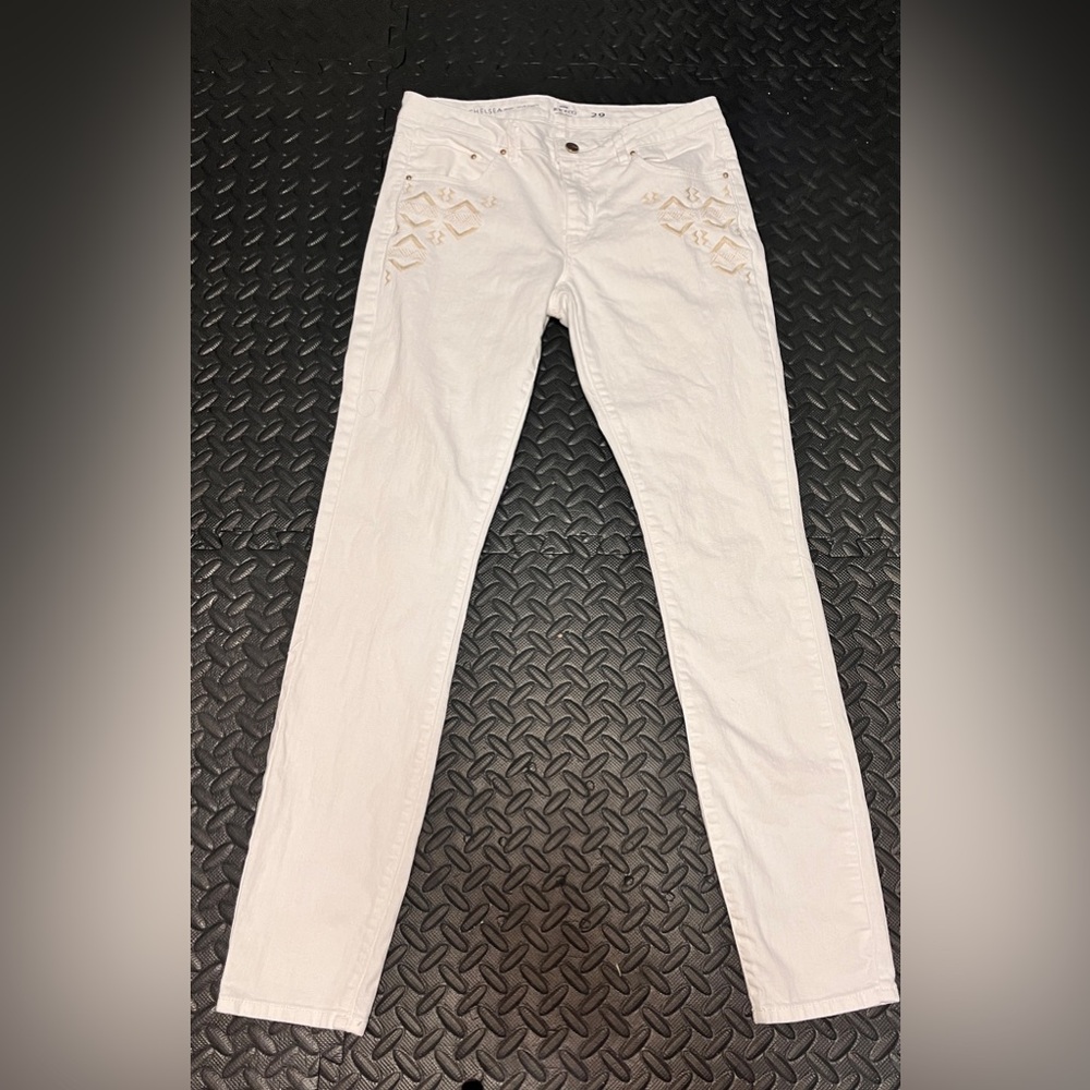 RW & Co. Collection Denim Jeans Women's Size 29 White With Embroidered Accents